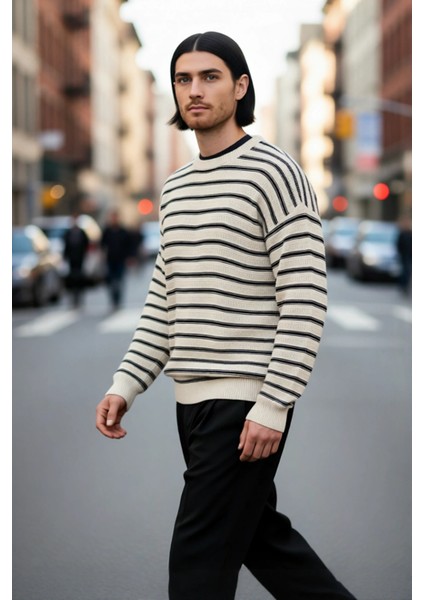 Erkek Oversize Bisiklet Yaka Çizgili Triko Kazak Günlük Kombinler Için Konforlu ve Trend Bir Stildir fırsatları