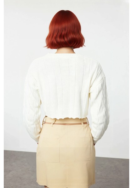 Kadın Basic Ekru Regular Fit Süper Crop Saç Örgü Bisiklet Yaka Uzun Kollu Akrilik Triko Kazak modelleri