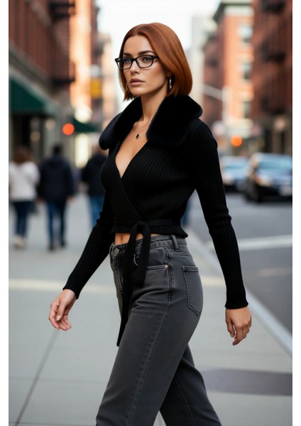 Kadın Akrilik Triko Crop Kazak Fitted Bağcıklı Tasarım Kürklü Yaka Detayı ile Soğuklara Meydan fırsatları