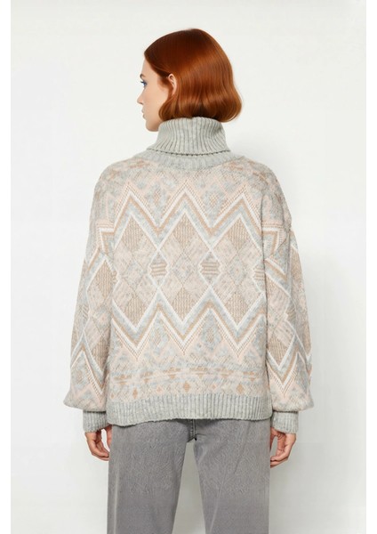 Kadın Soğuk Havaların Vazgeçilmezi Oversize Balıkçı Yaka Etnik Desenli Triko Kazak Şıklığı fiyatları