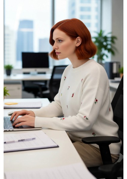 Kadın Casual Uzun Kollu Çiçek Desenli Triko Kazak Regular Kesim Bisiklet Yaka Kış Sezonu Şıklığı