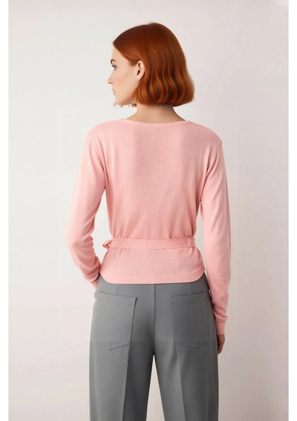 Kadın Casual Pembe Ince Triko Kazak Kruvaze Yaka Bağlamalı Crop Regular Kalıp Uzun Kollu Şık modelleri