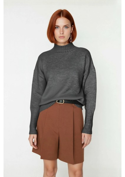 Kadın Basic Düz Desen Oversize Kesim Dik Yaka Triko Kazak Reglan Kol Kış Aylarının Konforlu Şıklığı fiyatları