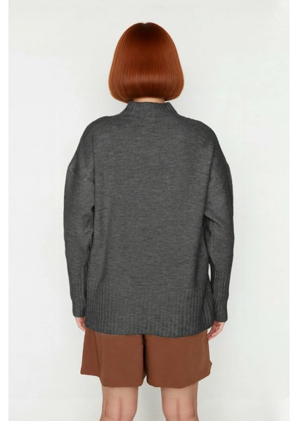 Kadın Basic Düz Desen Oversize Kesim Dik Yaka Triko Kazak Reglan Kol Kış Aylarının Konforlu Şıklığı modelleri