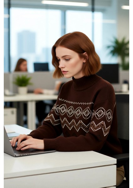 Kadın Kahverengi Pike Dokumalı Etnik Desenli Dik Yaka Triko Kazak Soğuk Günler Için Ideal Seçim fırsatları