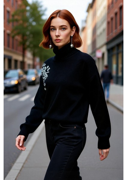 Kadın Balıkçı Yaka Uzun Kollu Triko Kazak Regular Kalıp Taş Işlemeli Tasarımıyla Şık ve Sıcak fırsatları