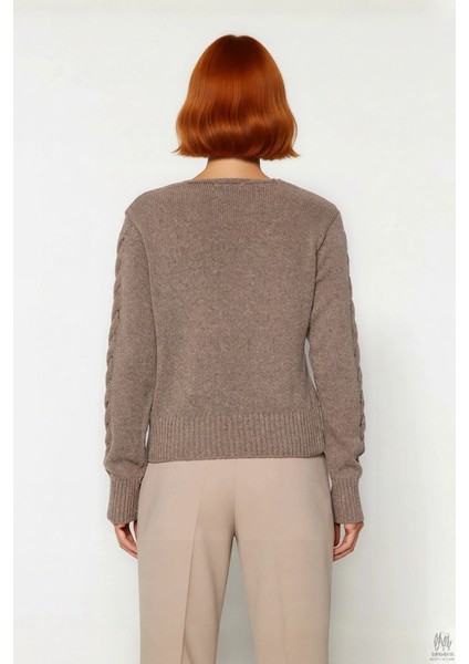 Kadın Basic Siluet Ajurlu Uzun Kollu V Yaka Triko Kazak Casual ve Fashion Forward Görünümler Sunar. modelleri