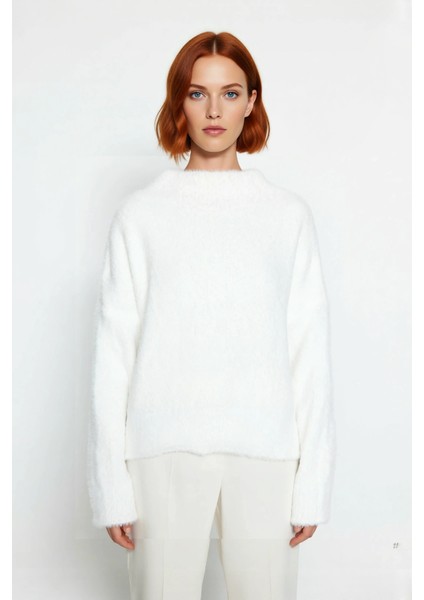 Kadınlara Özel Oversize Kesim Dik Yaka Triko Kazak Günlük Şıklıkta Kışlık Rahatlık Sunuyor fiyatları