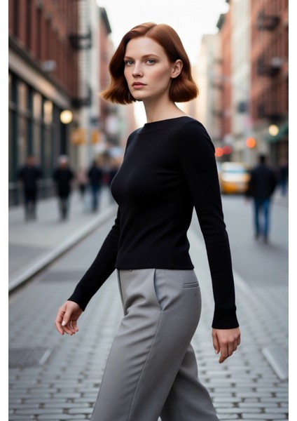 Kadın Düz Siyah Fitted Triko Kazak Kayık Yaka Detayıyla Şık Bir Temel Parça Günlük Stile Zarafet fırsatları