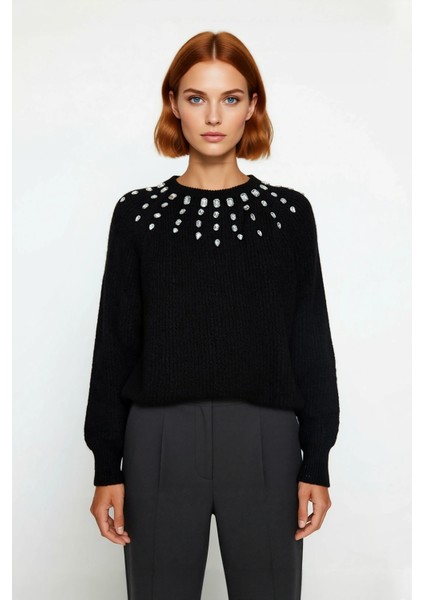 Kadın Regular Kalıp Yumuşak Dokulu Bisiklet Yaka Taş Detaylı Triko Kazak Kış Sezonu Için Modern fiyatları