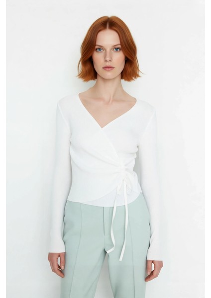 Kadın Kruvaze Yaka Bağcıklı Triko Üst Fitted Kalıp Uzun Kol Basic Siluet Ile Günlük Şıklık fiyatları