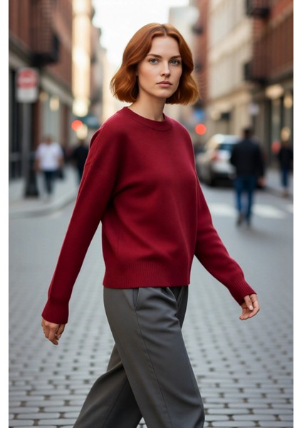 Kadın Koyu Kırmızı Konforlu Oversize Triko Bisiklet Yaka Düşük Kol Kış Gardırobu Için Kazak fırsatları