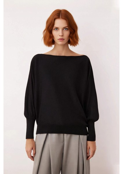 Kadın Oversize Triko Kazak Kayık Yaka ve Yarasa Kol Detaylı Kış Bahar Gardıroplarının fiyatları