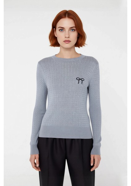 Kadın Regular Fit Bisiklet Yaka Saç Örgü Dokulu Nakış Detaylı Triko Kazak Günlük Şık Giyim fiyatları