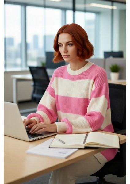 Kadınlara Özel Relaxed Fit Bisiklet Yaka Çizgili Desenli Uzun Kollu Triko Kazak Günlük Şıklık fırsatları