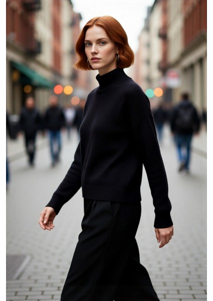 Kadın Oversize Kalın Triko Kazak Gri Rengi ve Dik Yaka Tasarımıyla Kış Kombinlerinin Yıldızı fırsatları