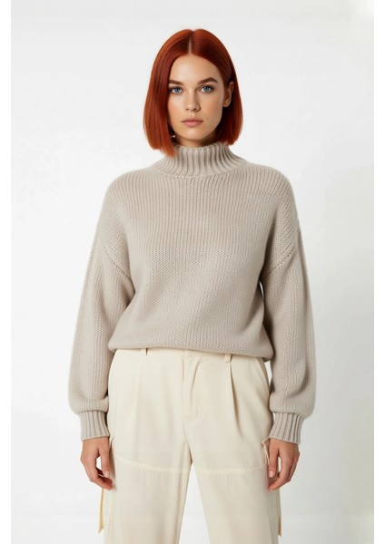 Kadın Oversize Dik Yaka Triko Kazak Soğuk Günlerde Konforlu ve Rahat Bir Görünüm Sunar Kaliteli