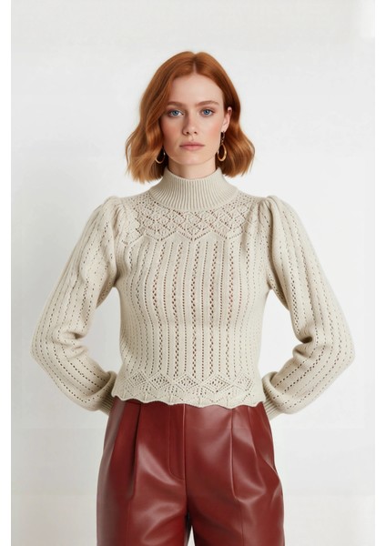 Kadın Ajurlu Örgü Detaylı Dik Yaka Fitted Crop Kazak Balon Kolları Ile Kışa Özel Trend Bir Stil