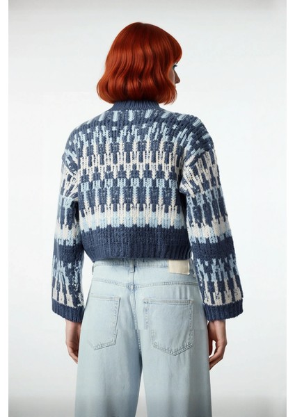 Kadınlara Özel Oversize Dik Yaka Etnik Desenli Kalın Triko Kazak Kış Şıklığı Için Crop Kesim fiyatları