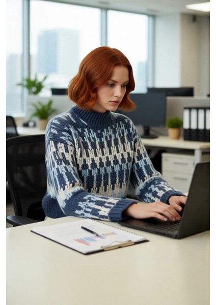 Kadınlara Özel Oversize Dik Yaka Etnik Desenli Kalın Triko Kazak Kış Şıklığı Için Crop Kesim fırsatları