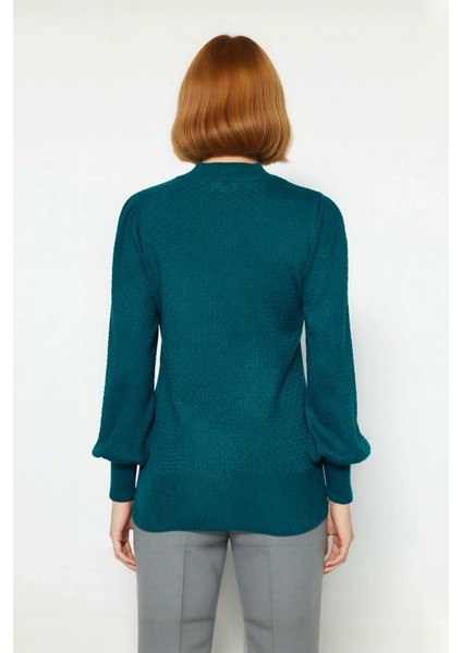 Kadın Basic Siluet Dik Yaka Uzun Kol Akrilik Dokulu Regular Kalıp Triko Kazak Kış Sezonu Şıklığı fiyatları