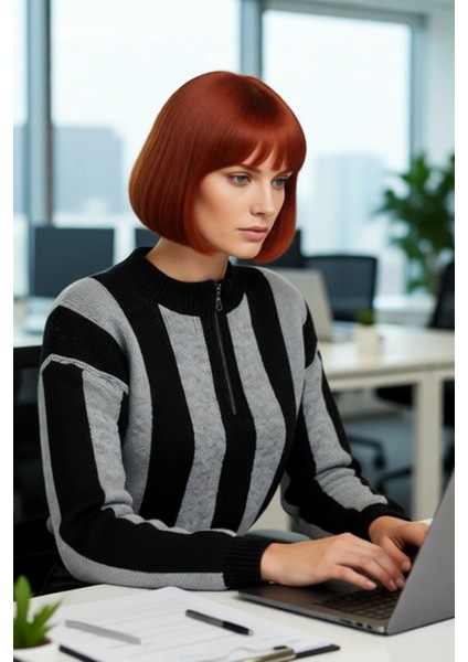 Kadınlar Için Kışlık Çizgili Crop Triko Kazak Oversize Kesimiyle Fermuarlı Dik Yaka Rahatlığı.