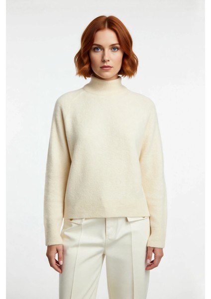 Kadın Bordo Reglan Kol Oversize Dik Yaka Triko Kazak Kış Sezonu Için Ideal Rahat Günlük Giyim