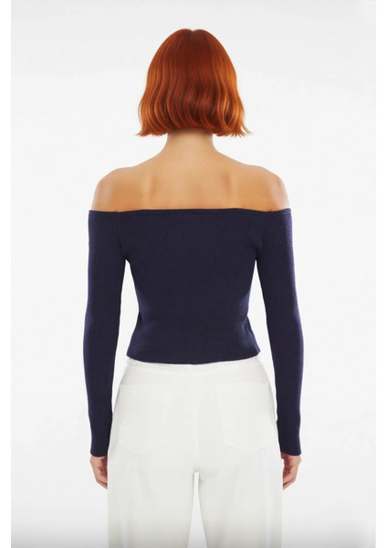 Kadın Düşük Kollu Fitilli Kayık Yaka Fitted Triko Kazak Çiçek Düğme Detaylı Modern Stil Tasarım fiyatları