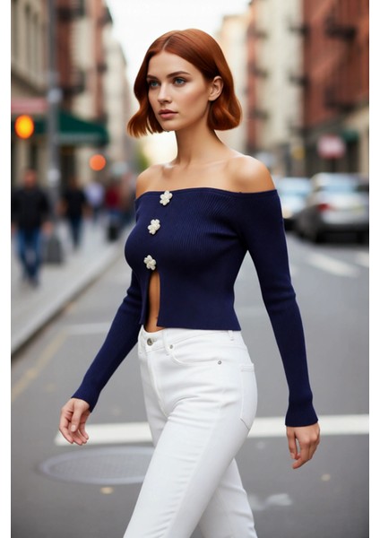 Kadın Düşük Kollu Fitilli Kayık Yaka Fitted Triko Kazak Çiçek Düğme Detaylı Modern Stil Tasarım modelleri