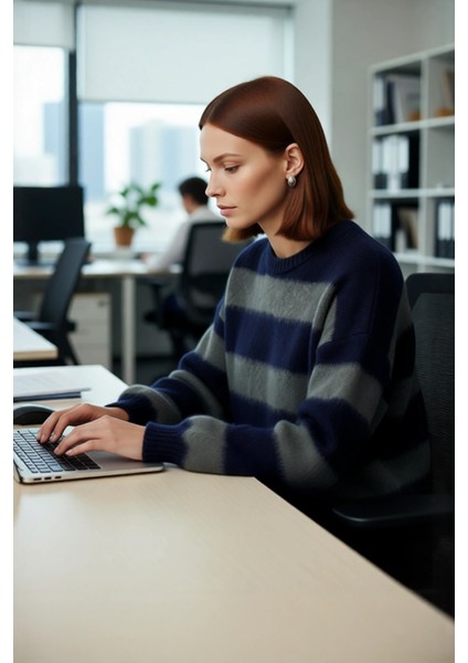 Kadın Geniş Kalıp Çizgili Triko Kazak Rahat Bisiklet Yaka Tasarımı Kış Günleri Için Konforlu Seçim fırsatları
