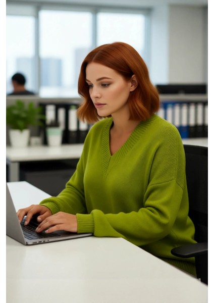 Kadın Casual V Yaka Akrilik Triko Kazak Büzgülü Kol Detaylı Konforlu Basic Rahat Kullanım Için