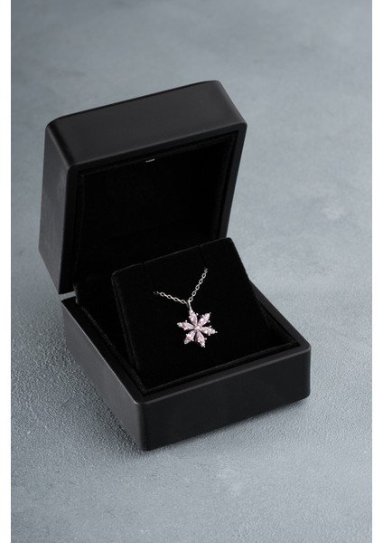 925 Ayar Işıklı Kutuda Gümüş Pembe Taşlı Lotus Kamelya Çiçeği Kolye