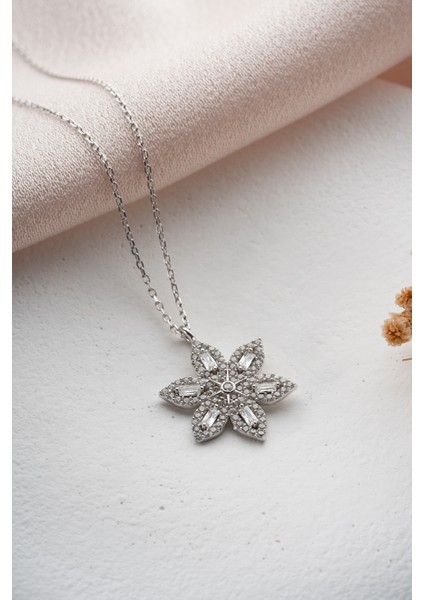 925 Ayar Gümüş Rodyum Kaplama Baget Taşlı Lotus Çiçeği Kolye indirimleri