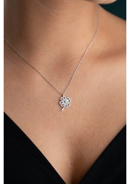 925 Ayar Gümüş Rodyum Kaplama Baget Taşlı Yonca Model Kolye fiyatları