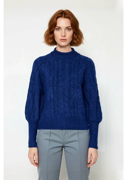 Kadın Regular Fit Yumuşak Dokulu Triko Kazak Balon Kol Dik Yaka Saç Örgü Kış Sezonu Şıklığı fiyatları