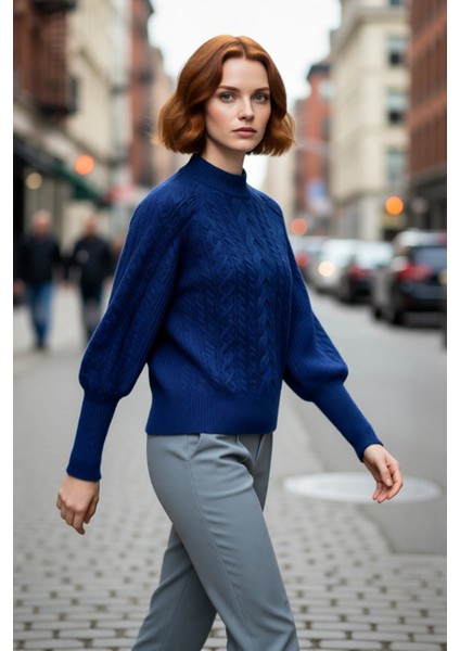 Kadın Regular Fit Yumuşak Dokulu Triko Kazak Balon Kol Dik Yaka Saç Örgü Kış Sezonu Şıklığı fırsatları