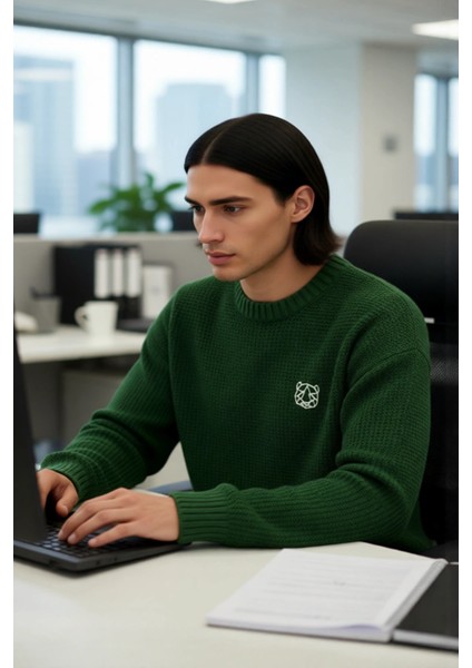 Erkek Triko Oversize Kesim Bisiklet Yaka Sargı Nakışlı Rahat Kazak Soğuk Günlerin Şıklığı Kaliteli