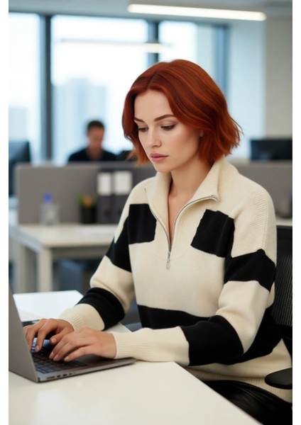 Kadın Dik Yaka Fermuarlı Oversize Çizgili Düşük Kollu Triko Kazak Günlük Şıklık ve Sıcaklık