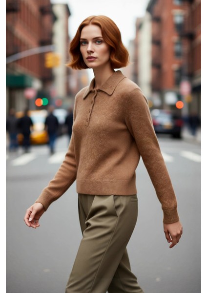 Kadın Soğuk Hava Şıklığı Polo Yaka Regular Kalıp Triko Kazak Konforlu ve Modern Görünüm Sağlar fırsatları