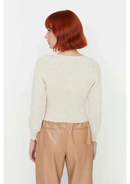 Kadın Basic Fitilli Crop Kahverengi Uzun Kol Kalp Yaka Akrilik Triko Kazak Rahat Gündüz Kombin modelleri