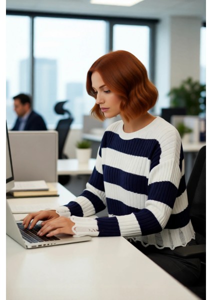 Kadın Modern Bisiklet Yaka Çizgili Akrilik Triko Crop Kazak Akıtma Detaylı Şık Kombinler Kaliteli