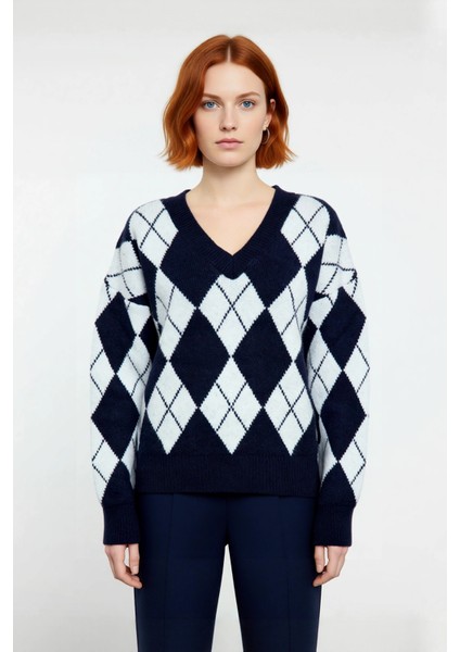 Kadın Ekru Gri Baklava Desen V Yaka Oversize Triko Kazak Kış Sezonu Günlük Stilinize Sıcak Dokunuş fiyatları