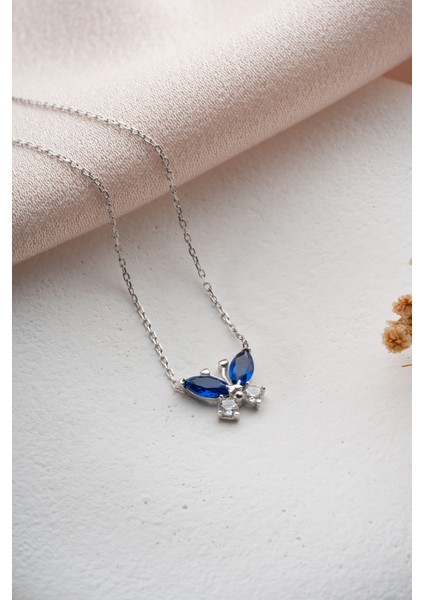 925 Ayar Rodyum Kaplama Işıklı Kutuda Mavi Taşlı Kelebek Kolye indirimleri