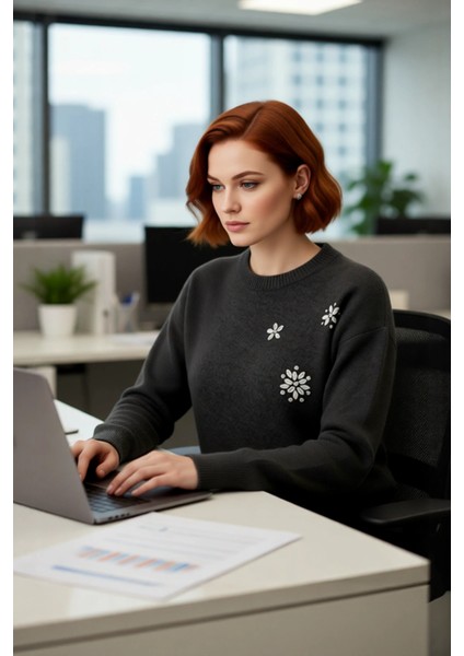 Kadın Pembe Işıltılı Taş Işlemeli Regular Kesim Bisiklet Yaka Uzun Kollu Günlük Triko Kazak fırsatları