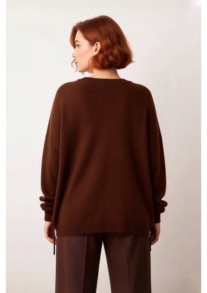 Kadın V Yaka Büzgülü Kol Detaylı Triko Kazak Regular Kalıp Orta Kalınlık Basic Siluet Günlük Şıklık fırsatları