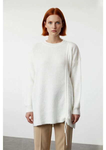 Kadın Ekru Relaxed Kalıp Düşük Kol Selanik Örgü Büzgü Detaylı Asimetrik Triko Kazak Kaliteli fiyatları