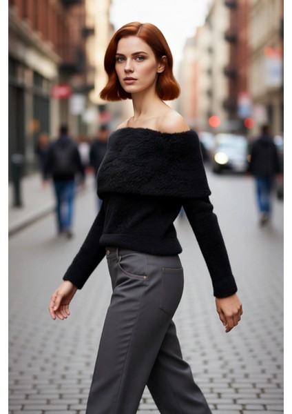 Kadın Ekru Regular Kalıp Carmen Yaka Tüylü Sakal Iplikli Crop Triko Kazak Kış Sezonu Şıklığı