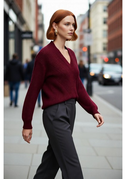 Kadın Akrilik Ajurlu V Yaka Triko Kazak Rahat Regular Kalıp Düşük Kol Kış Günlük Şıklık Sunar.