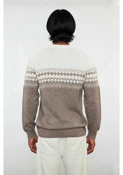 Erkek Fitted Etnik Desenli Bisiklet Yaka Triko Kazak Kış Günleri Için Ideal Şık ve Konforlu Bir fırsatları