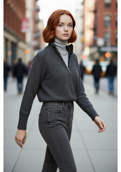 Kadın Regular Fit Crop Dik Yaka Fermuarlı Selanik Örgü Akrilik Triko Kazak Kışlık Kombinlerin